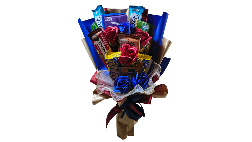 🌸🍫 Bukiet Jadalny Niebiesko-Różowy z Różami Mydlanymi i Słodyczami – Milka, Wawel, Dilmah